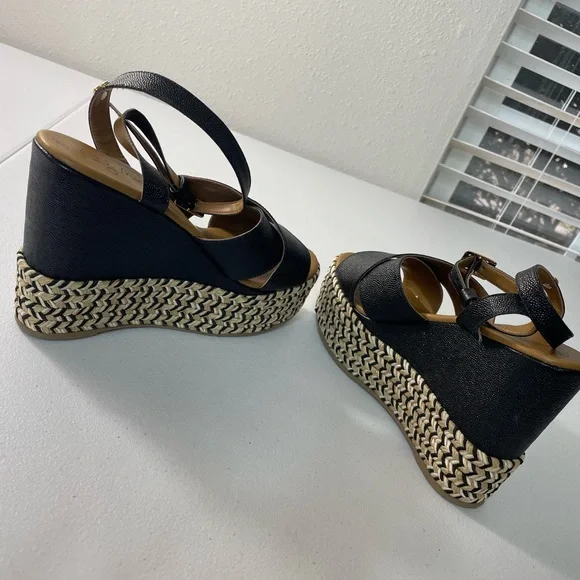 Nataly Mendez Black Platform Wedge Sandals Espadrille Size 7 Gold Heart - Picture 4 of 8
